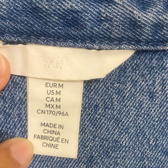 H&M oversized 100% Cotten Medium Blue Denim  Jacket - Picture 2 of 4